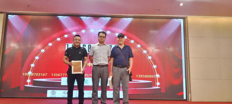 深圳市柔宇科技有限公司提供柔记两个,自拍杆十个