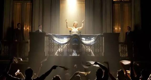 《艾薇塔》(Evita):精彩演讲的灯光设计