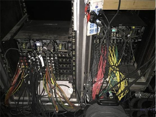 乐队个人监听系统采用ROLAND M48